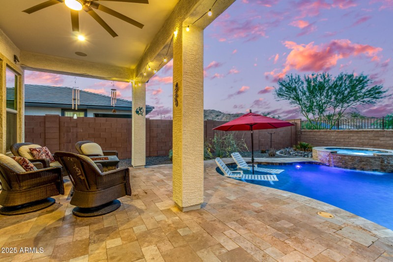 Covered patio w/outdoor speakers