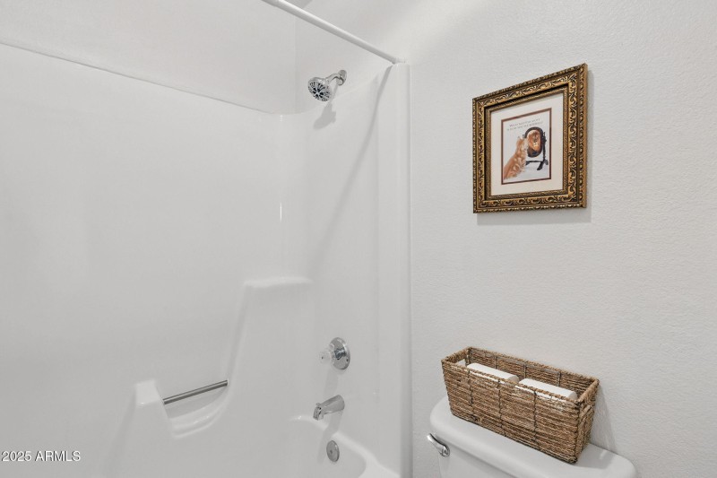 EVEN THE TUB/SHOWER IS REDONE!!!