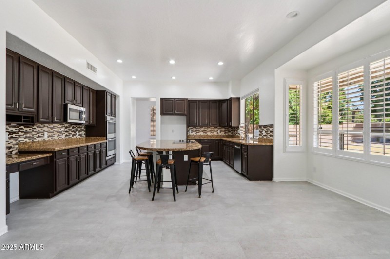 Kitchen / Eat-In Kitchen