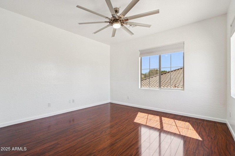 5th Bedroom (Upstairs)