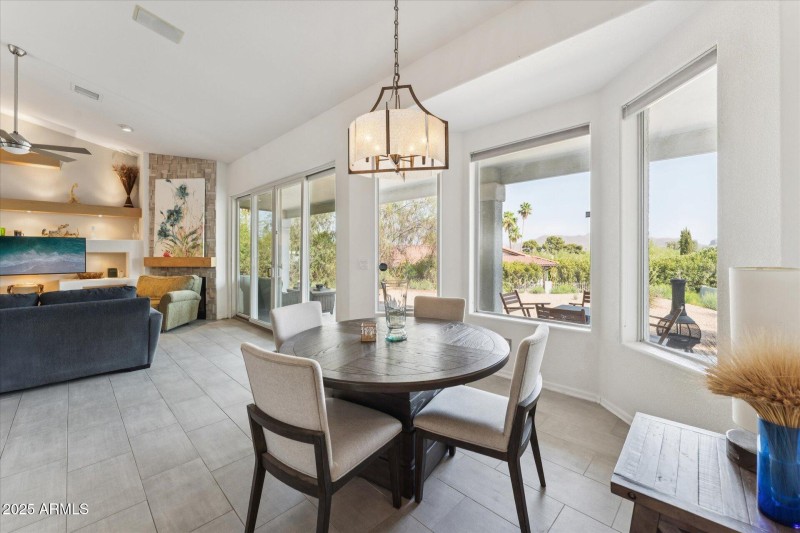 13-Breakfast Nook