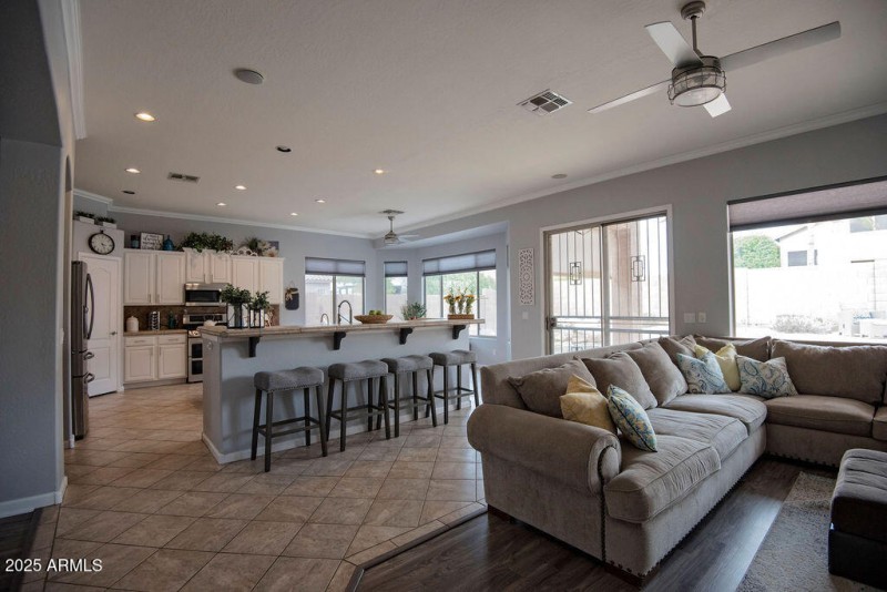 07_kitchen-from-living-room