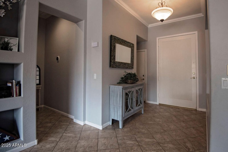 15_main-entrance-hallway