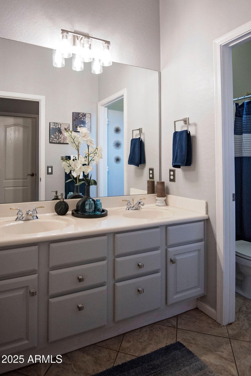 23_spare-bathroom_view01