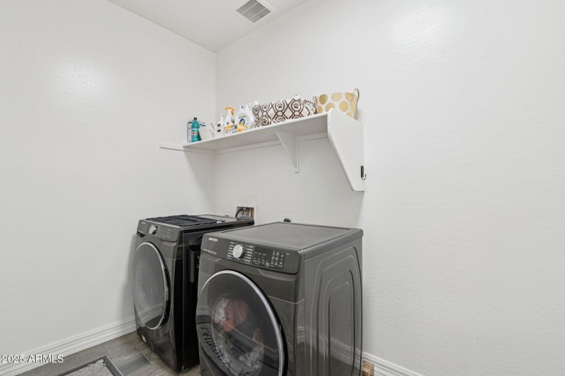 25-web-or-mls-W Luke Ave-S1208-023