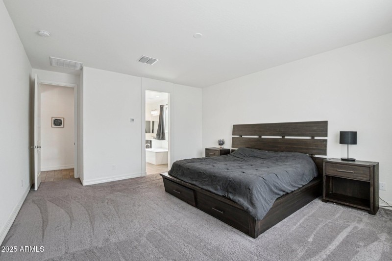 28-web-or-mls-W Luke Ave-S1208-026