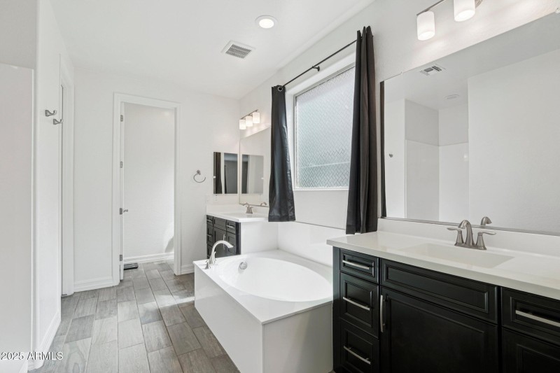 30-web-or-mls-W Luke Ave-S1208-028