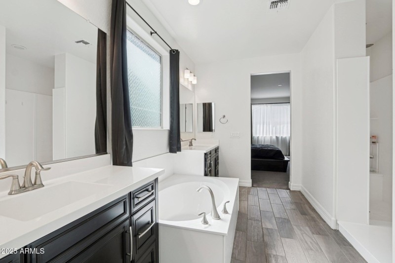 31-web-or-mls-W Luke Ave-S1208-029