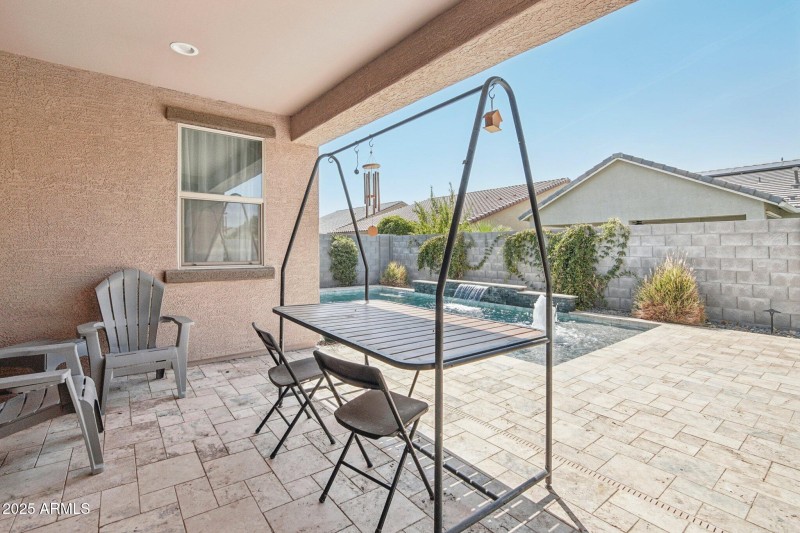 32-web-or-mls-W Luke Ave-S1208-030