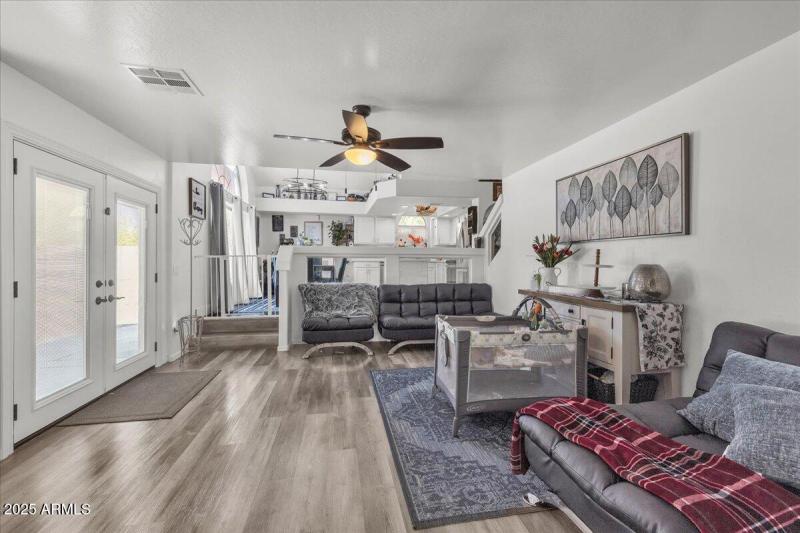 07-7760_W_Marlette_Ave27