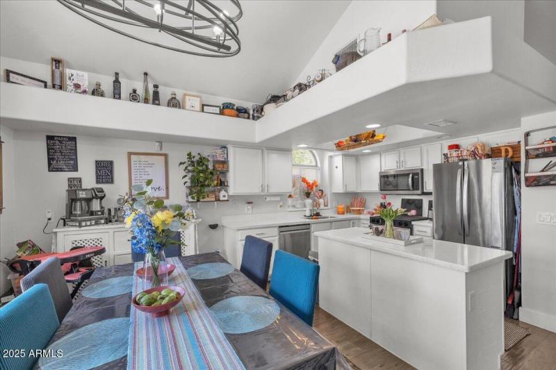 28-7760_W_Marlette_Ave17