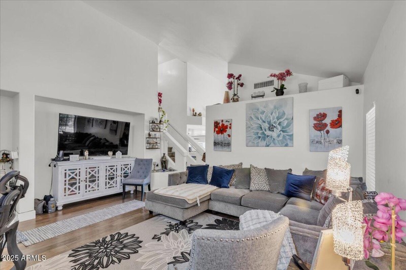 31-7760_W_Marlette_Ave14