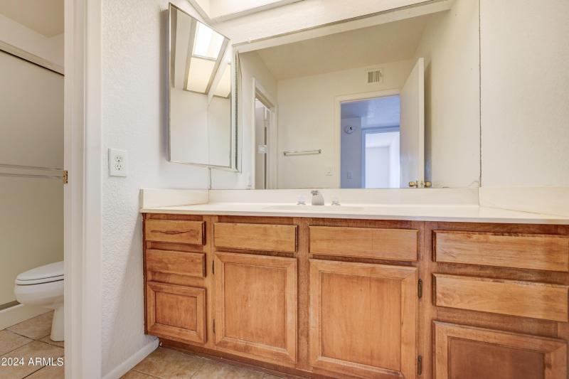 1905 E University-12