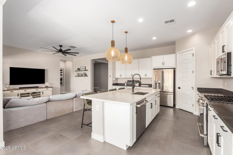 Great Area to Entertain