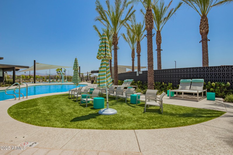 Lot's of Seating Throughout