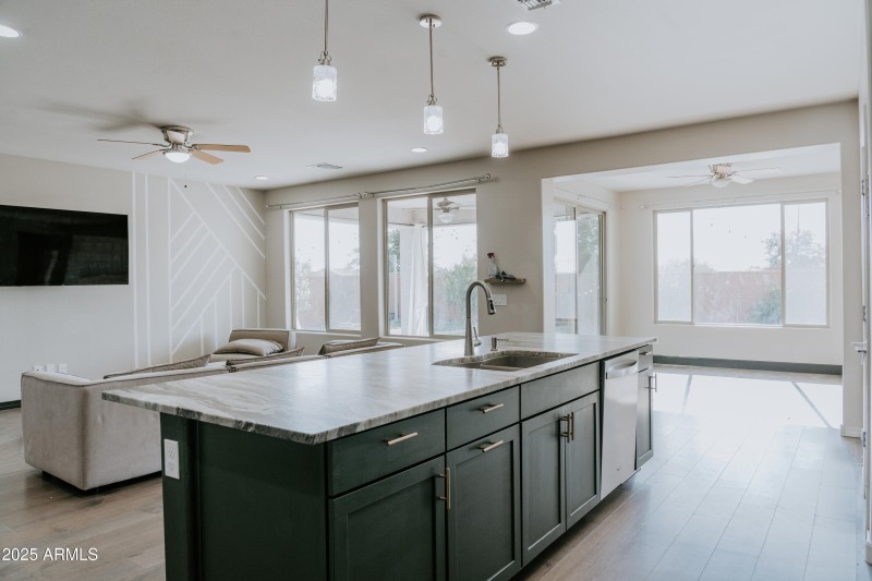 Kitchen Island/Dining