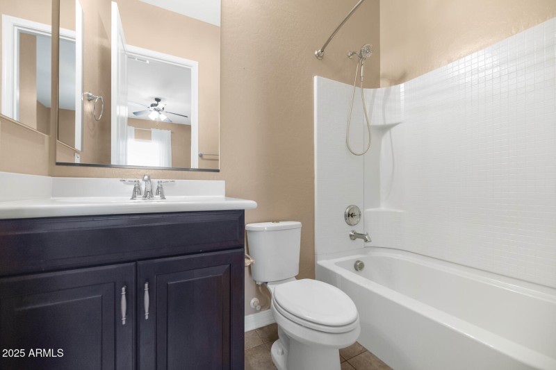 10718 E Lumiere Ave-large-024-048-10718