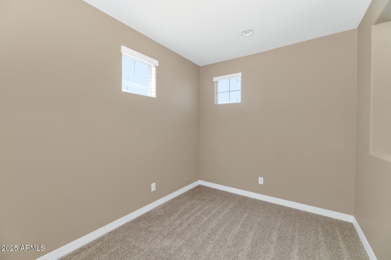 10718 E Lumiere Ave-large-028-033-10718