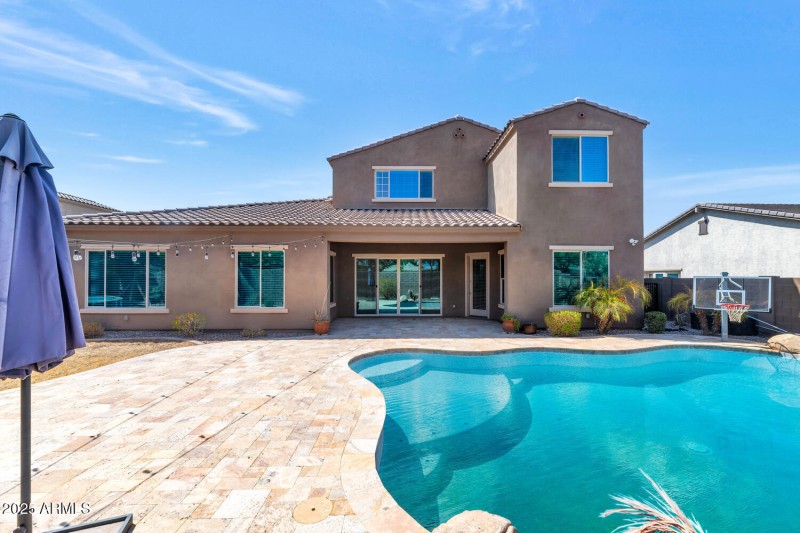 10718 E Lumiere Ave-large-040-028-10718