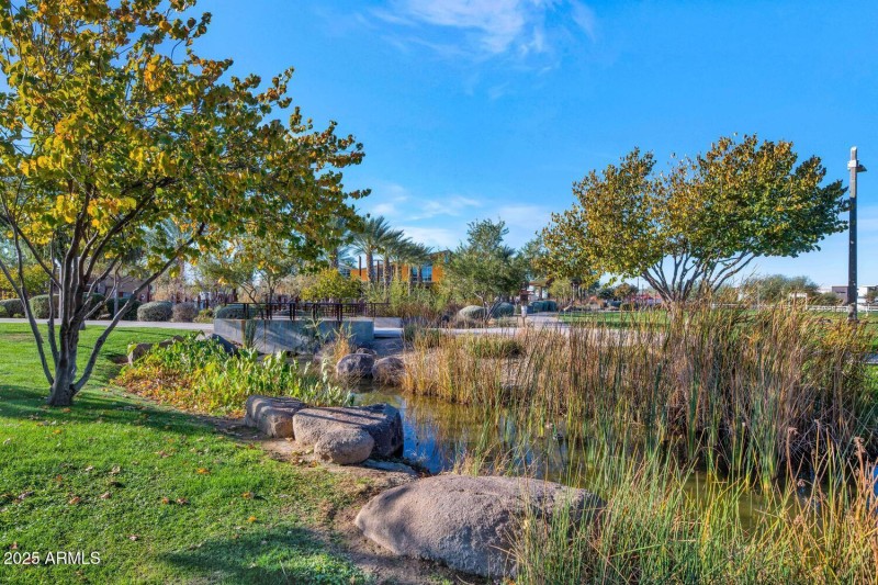 10718 E Lumiere Ave-large-052-050-10718