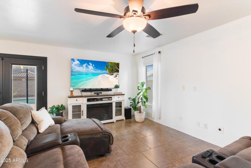 6_41172 w cahill dr-6