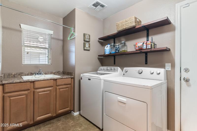 42_41172 w cahill dr-42