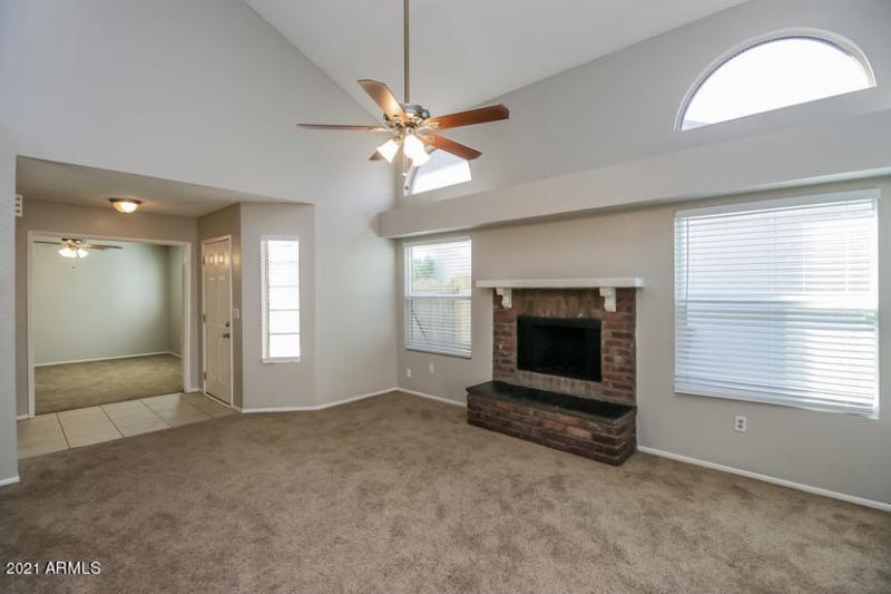 P5430285-02-Living Area-735002