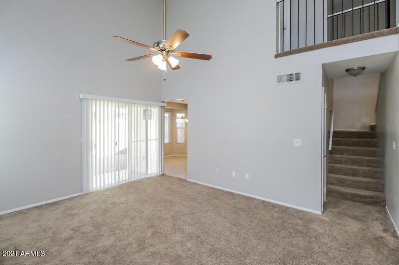 P5430285-02-Living Area-735009