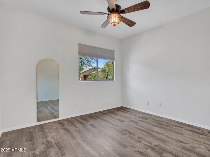 09-Front-Bedroom-(1)