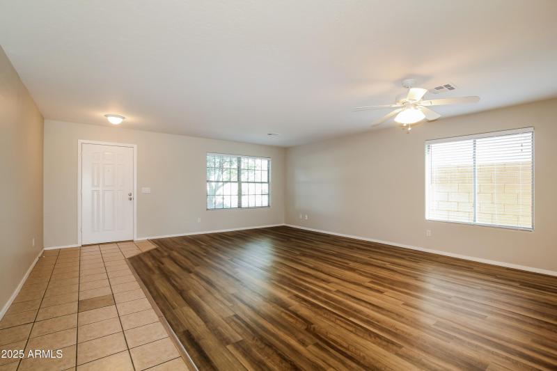 003-photo-living-room-8296736