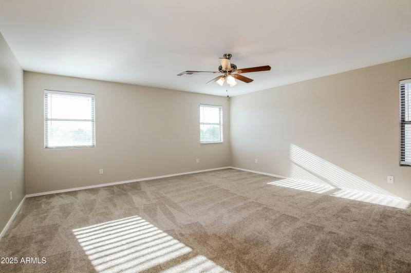 013-photo-bedroom-8296746