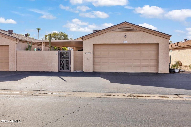 08-21742_N_Limousine_Dr1