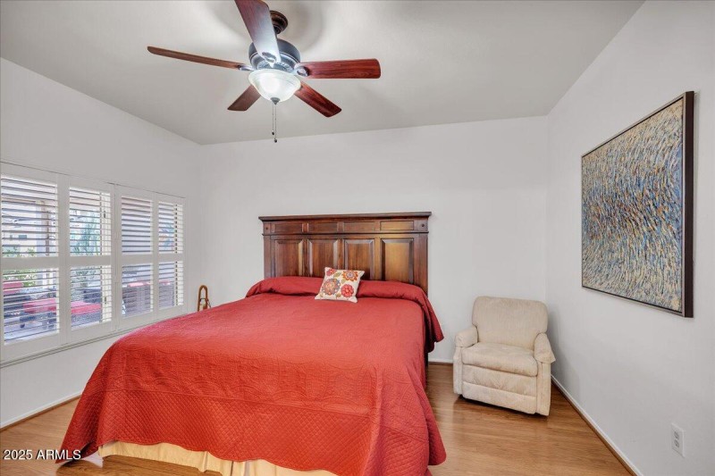 15-21742_N_Limousine_Dr15