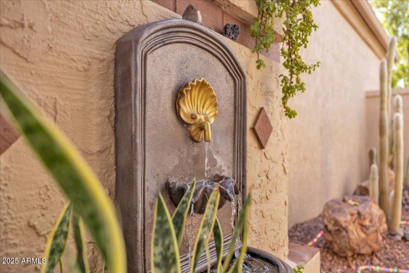 24-21742_N_Limousine_Dr24