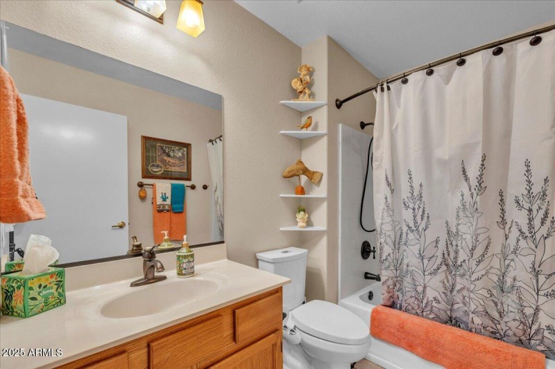 26-21742_N_Limousine_Dr26