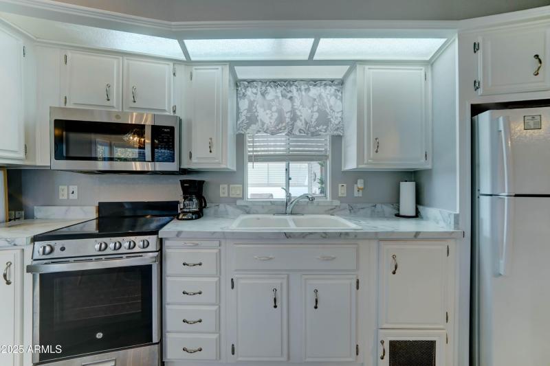 Plenty of space in the kitchen