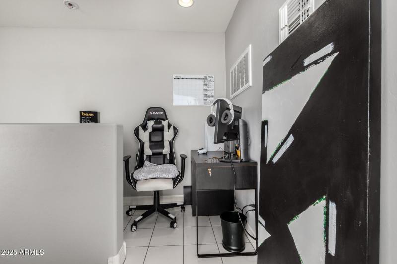 Elevated Office/Niche