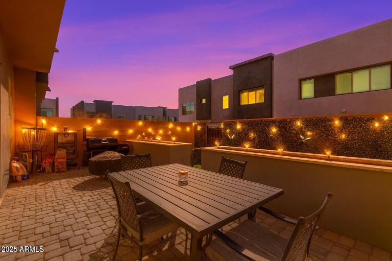 Entertainers & Play Space Backyard