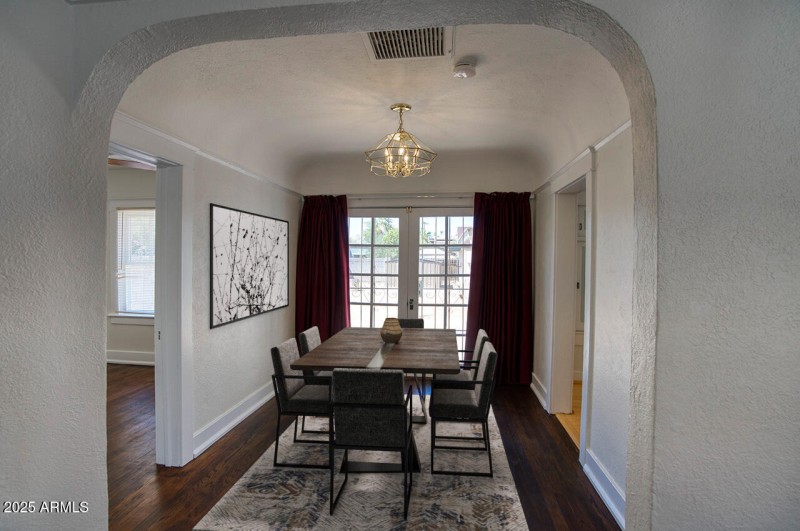 28 W LEWIS AVE