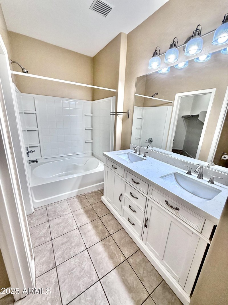 Master Bath w/Double Sinks