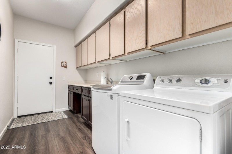 Laundry rm with addtl storage