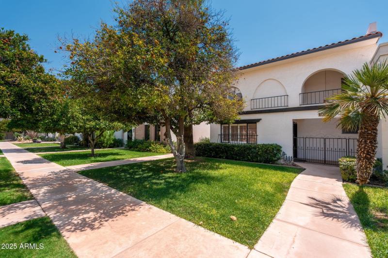 7684 E Minnezona Ave - 002