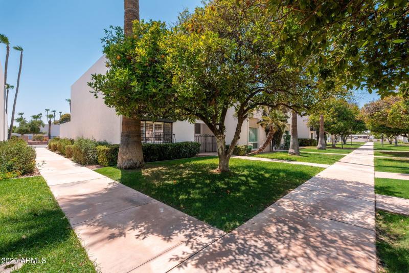 7684 E Minnezona Ave - 003