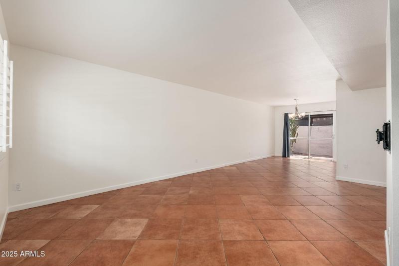 7684 E Minnezona Ave - 006