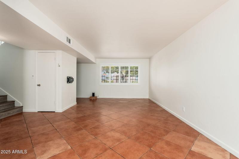 7684 E Minnezona Ave - 010