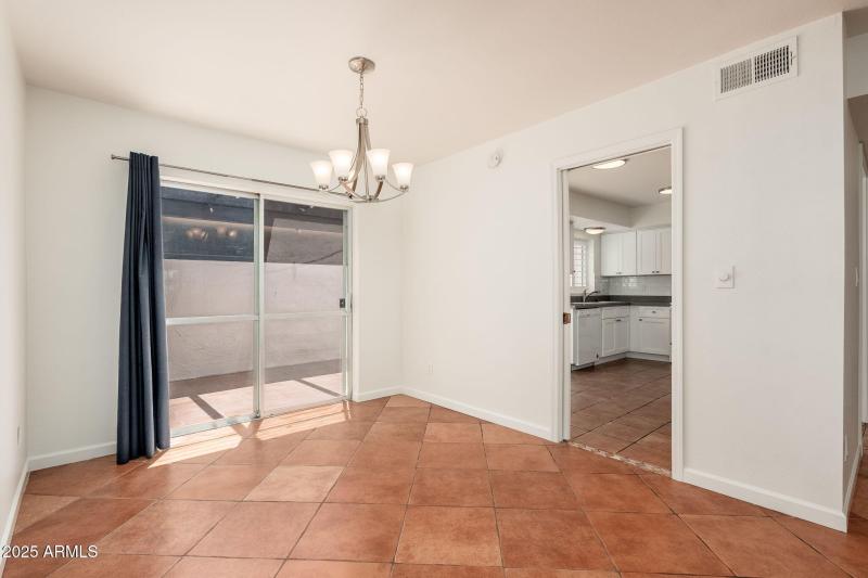 7684 E Minnezona Ave - 012