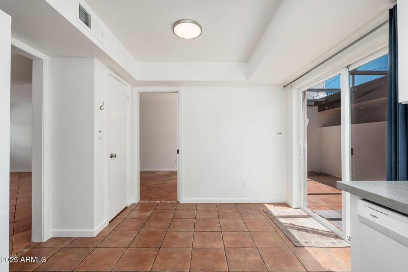 7684 E Minnezona Ave - 014