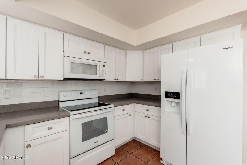 7684 E Minnezona Ave - 017