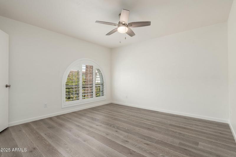 7684 E Minnezona Ave - 027