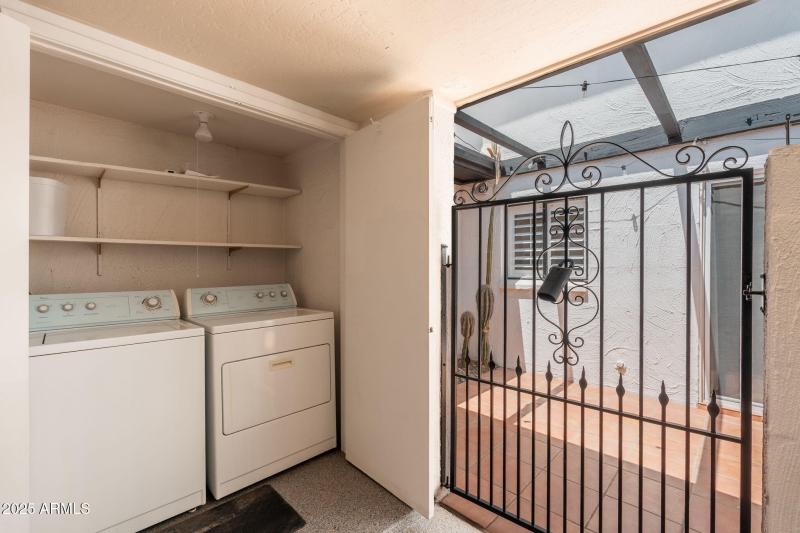 7684 E Minnezona Ave - 033